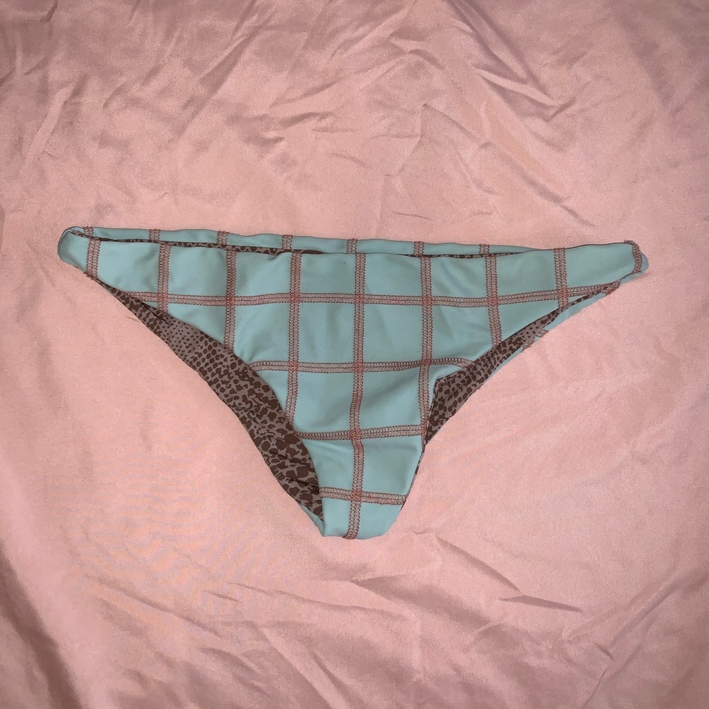 Acacia bottom
